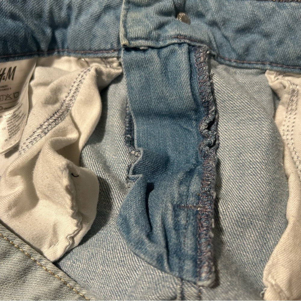 H&M Blue Straight Jeans with Relaxed Fit - Picture 5 of 5